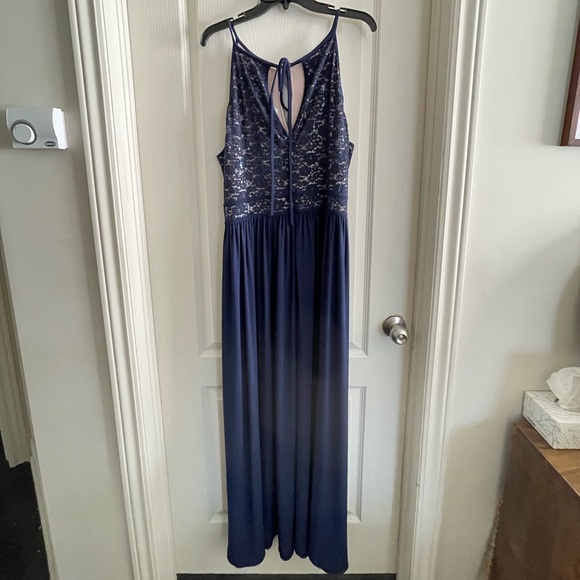 LAURA - Lace & Sequin Dress - Picture 6 of 12